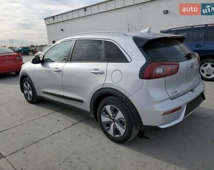 Серый Киа Niro, объемом двигателя 1.58 л и пробегом 131 тыс. км за 3400 $, фото 1 на Automoto.ua