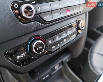 Серый Киа Niro, объемом двигателя 0 л и пробегом 129 тыс. км за 18555 $, фото 27 на Automoto.ua