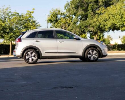 Сірий Кіа Niro, об'ємом двигуна 1.6 л та пробігом 48 тис. км за 8900 $, фото 7 на Automoto.ua