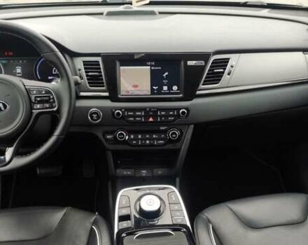 Киа Niro 2019 в Днепре (Днепропетровске) на Automoto.ua Серый Киа Niro, объемом двигателя 0 л и пробегом 149 тыс. км за 17800 $, фото 18 на Automoto.ua