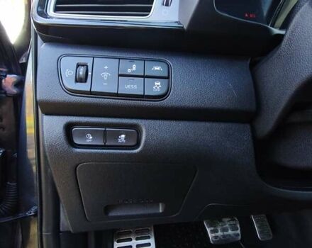 Сірий Кіа Niro, об'ємом двигуна 0 л та пробігом 154 тис. км за 18000 $, фото 20 на Automoto.ua