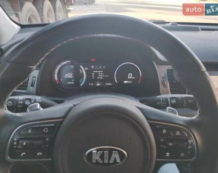 Серый Киа Niro, объемом двигателя 0 л и пробегом 150 тыс. км за 18700 $, фото 9 на Automoto.ua