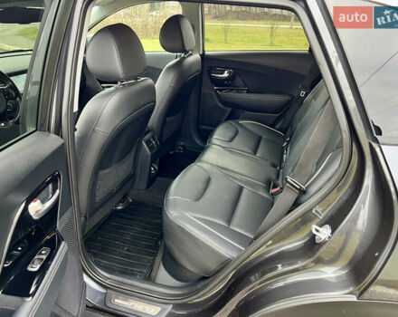 Серый Киа Niro, объемом двигателя 0 л и пробегом 70 тыс. км за 19350 $, фото 42 на Automoto.ua