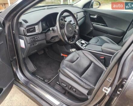 Серый Киа Niro, объемом двигателя 0 л и пробегом 150 тыс. км за 18700 $, фото 5 на Automoto.ua