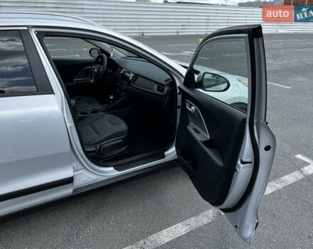 Сірий Кіа Niro, об'ємом двигуна 1.6 л та пробігом 60 тис. км за 18000 $, фото 51 на Automoto.ua