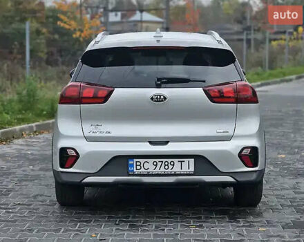 Серый Киа Niro, объемом двигателя 1.6 л и пробегом 115 тыс. км за 16700 $, фото 7 на Automoto.ua