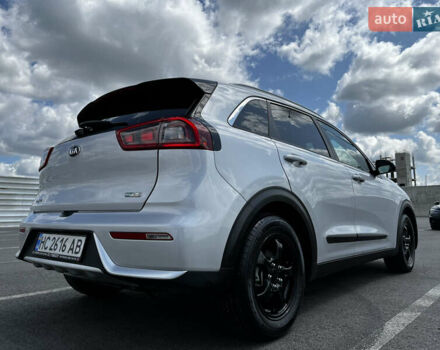 Сірий Кіа Niro, об'ємом двигуна 1.6 л та пробігом 60 тис. км за 18000 $, фото 18 на Automoto.ua