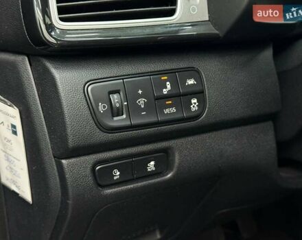 Сірий Кіа Niro, об'ємом двигуна 0 л та пробігом 93 тис. км за 18737 $, фото 18 на Automoto.ua