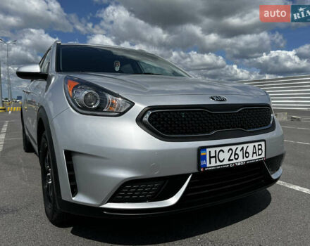 Сірий Кіа Niro, об'ємом двигуна 1.6 л та пробігом 60 тис. км за 18000 $, фото 8 на Automoto.ua
