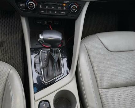 Сірий Кіа Niro, об'ємом двигуна 1.58 л та пробігом 80 тис. км за 21000 $, фото 11 на Automoto.ua