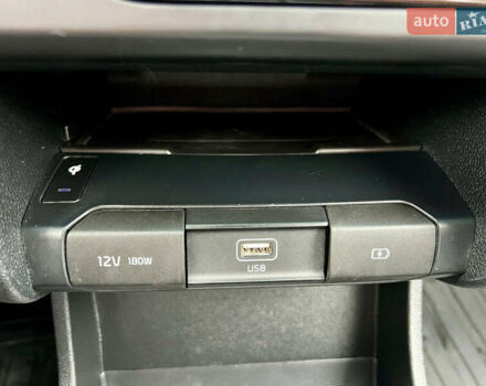 Серый Киа Niro, объемом двигателя 0 л и пробегом 70 тыс. км за 19350 $, фото 40 на Automoto.ua