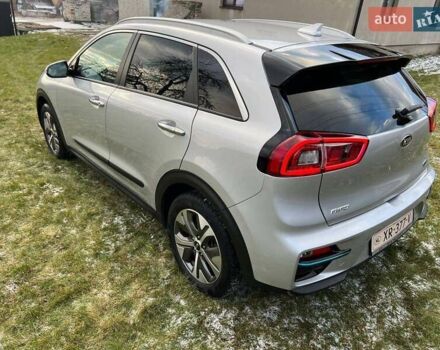 Серый Киа Niro, объемом двигателя 0 л и пробегом 103 тыс. км за 18700 $, фото 13 на Automoto.ua