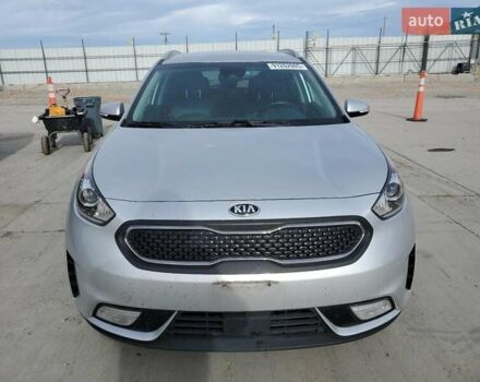 Серый Киа Niro, объемом двигателя 1.58 л и пробегом 131 тыс. км за 3400 $, фото 4 на Automoto.ua