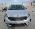 Серый Киа Niro, объемом двигателя 1.58 л и пробегом 131 тыс. км за 3400 $, фото 4 на Automoto.ua