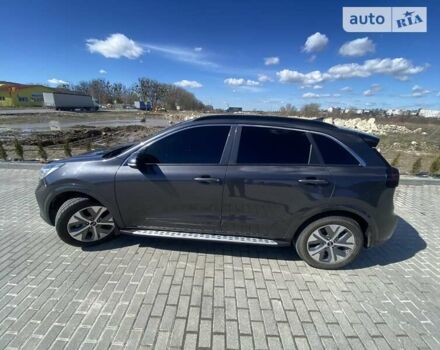 Сірий Кіа Niro, об'ємом двигуна 0 л та пробігом 120 тис. км за 21500 $, фото 2 на Automoto.ua