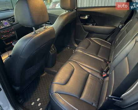 Серый Киа Niro, объемом двигателя 0 л и пробегом 157 тыс. км за 17900 $, фото 14 на Automoto.ua