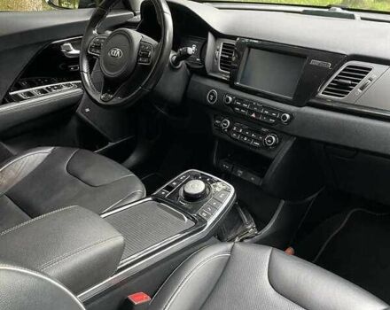 Серый Киа Niro, объемом двигателя 0 л и пробегом 129 тыс. км за 14999 $, фото 10 на Automoto.ua