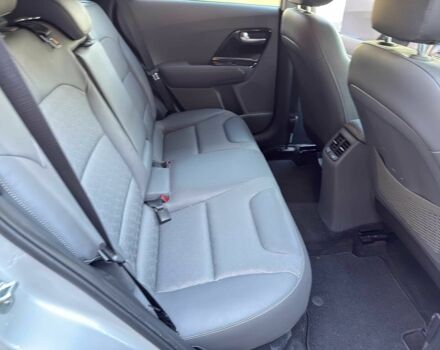 Сірий Кіа Niro, об'ємом двигуна 1.6 л та пробігом 69 тис. км за 13000 $, фото 12 на Automoto.ua