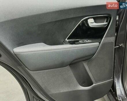 Сірий Кіа Niro, об'ємом двигуна 0 л та пробігом 93 тис. км за 18737 $, фото 25 на Automoto.ua