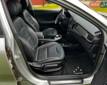 Серый Киа Niro, объемом двигателя 0 л и пробегом 127 тыс. км за 18000 $, фото 19 на Automoto.ua