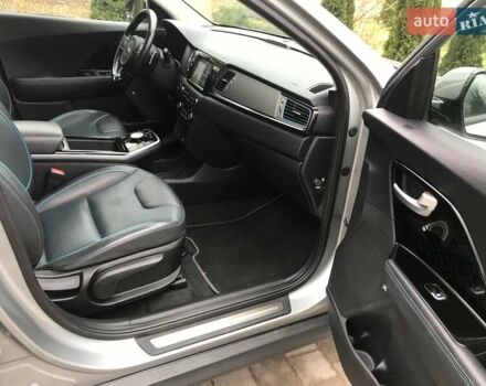 Серый Киа Niro, объемом двигателя 0 л и пробегом 100 тыс. км за 18750 $, фото 15 на Automoto.ua