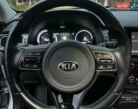 Серый Киа Niro, объемом двигателя 0 л и пробегом 64 тыс. км за 17900 $, фото 9 на Automoto.ua