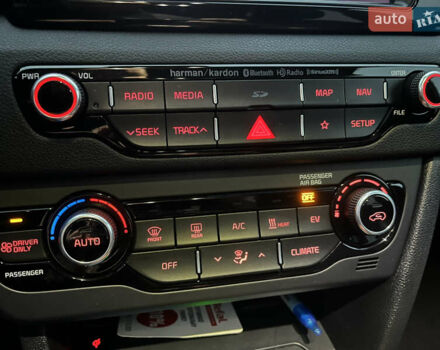 Серый Киа Niro, объемом двигателя 0 л и пробегом 64 тыс. км за 17900 $, фото 8 на Automoto.ua