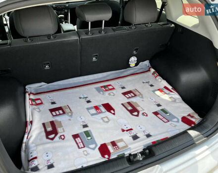 Сірий Кіа Niro, об'ємом двигуна 1.6 л та пробігом 60 тис. км за 18000 $, фото 61 на Automoto.ua