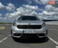 Сірий Кіа Niro, об'ємом двигуна 1.6 л та пробігом 60 тис. км за 18000 $, фото 7 на Automoto.ua