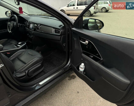 Сірий Кіа Niro, об'ємом двигуна 0 л та пробігом 101 тис. км за 16800 $, фото 11 на Automoto.ua