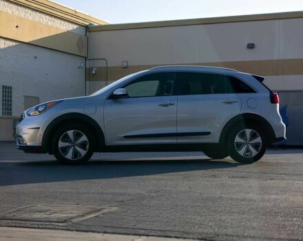 Сірий Кіа Niro, об'ємом двигуна 1.6 л та пробігом 48 тис. км за 8900 $, фото 3 на Automoto.ua