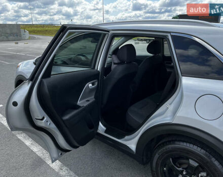 Сірий Кіа Niro, об'ємом двигуна 1.6 л та пробігом 60 тис. км за 18000 $, фото 46 на Automoto.ua