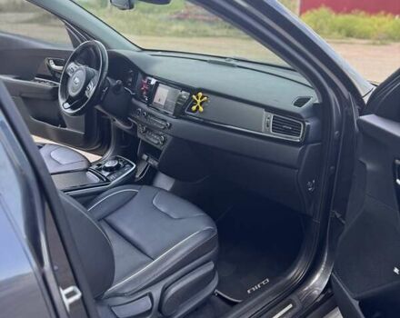 Сірий Кіа Niro, об'ємом двигуна 0 л та пробігом 145 тис. км за 18700 $, фото 22 на Automoto.ua