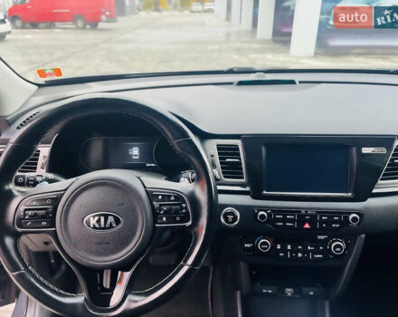 Серый Киа Niro, объемом двигателя 0 л и пробегом 102 тыс. км за 18900 $, фото 23 на Automoto.ua
