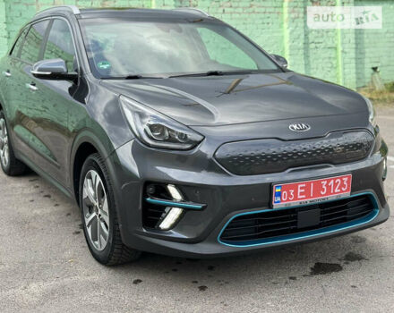 Серый Киа Niro, объемом двигателя 0 л и пробегом 102 тыс. км за 18499 $, фото 7 на Automoto.ua