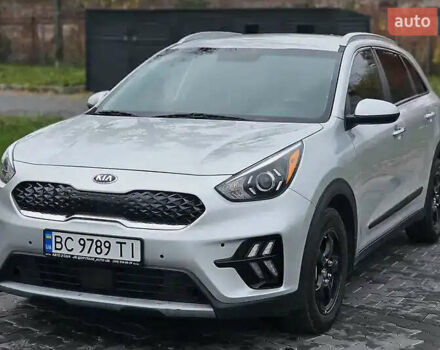 Серый Киа Niro, объемом двигателя 1.6 л и пробегом 115 тыс. км за 16700 $, фото 2 на Automoto.ua
