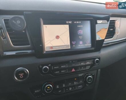 Серый Киа Niro, объемом двигателя 0 л и пробегом 150 тыс. км за 18700 $, фото 10 на Automoto.ua
