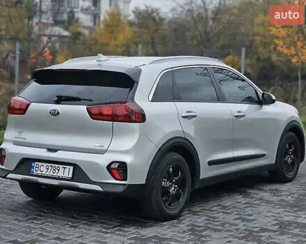 Серый Киа Niro, объемом двигателя 1.6 л и пробегом 115 тыс. км за 16700 $, фото 5 на Automoto.ua