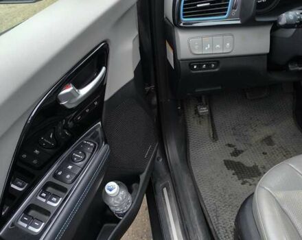 Сірий Кіа Niro, об'ємом двигуна 1.58 л та пробігом 80 тис. км за 21000 $, фото 10 на Automoto.ua