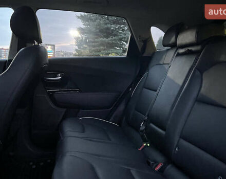 Сірий Кіа Niro, об'ємом двигуна 0 л та пробігом 79 тис. км за 20300 $, фото 18 на Automoto.ua
