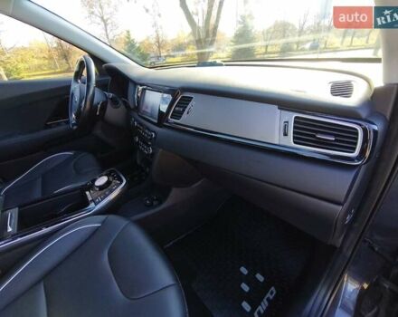 Сірий Кіа Niro, об'ємом двигуна 0 л та пробігом 154 тис. км за 18000 $, фото 54 на Automoto.ua