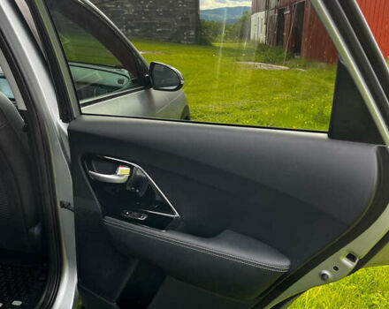 Серый Киа Niro, объемом двигателя 0 л и пробегом 127 тыс. км за 18000 $, фото 18 на Automoto.ua