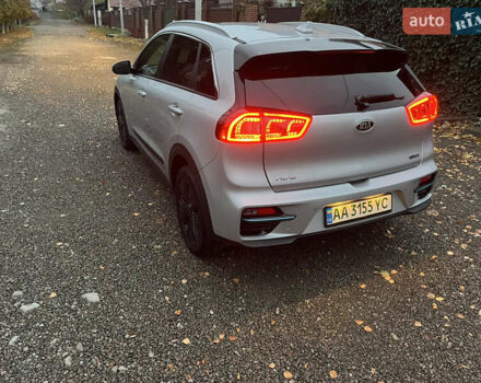 Серый Киа Niro, объемом двигателя 0 л и пробегом 64 тыс. км за 17900 $, фото 4 на Automoto.ua