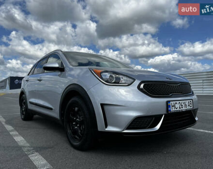 Сірий Кіа Niro, об'ємом двигуна 1.6 л та пробігом 60 тис. км за 18000 $, фото 21 на Automoto.ua