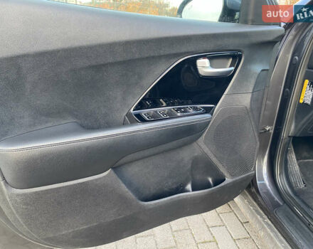 Сірий Кіа Niro, об'ємом двигуна 0 л та пробігом 295 тис. км за 15700 $, фото 9 на Automoto.ua
