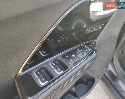 Серый Киа Niro, объемом двигателя 0 л и пробегом 150 тыс. км за 18700 $, фото 6 на Automoto.ua