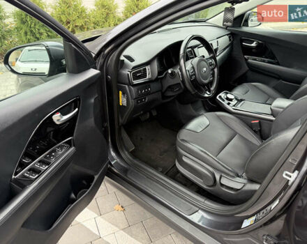 Сірий Кіа Niro, об'ємом двигуна 0 л та пробігом 66 тис. км за 16900 $, фото 6 на Automoto.ua