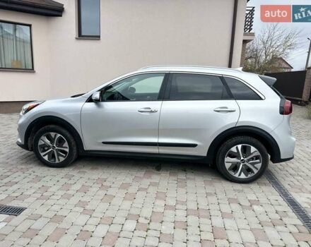 Сірий Кіа Niro, об'ємом двигуна 0 л та пробігом 110 тис. км за 16400 $, фото 1 на Automoto.ua