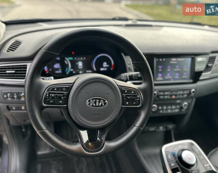 Серый Киа Niro, объемом двигателя 0 л и пробегом 157 тыс. км за 16999 $, фото 64 на Automoto.ua