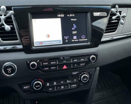 Сірий Кіа Niro, об'ємом двигуна 0 л та пробігом 101 тис. км за 16800 $, фото 21 на Automoto.ua